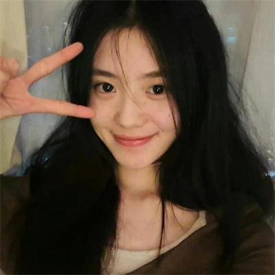 穿黄靴子的女孩